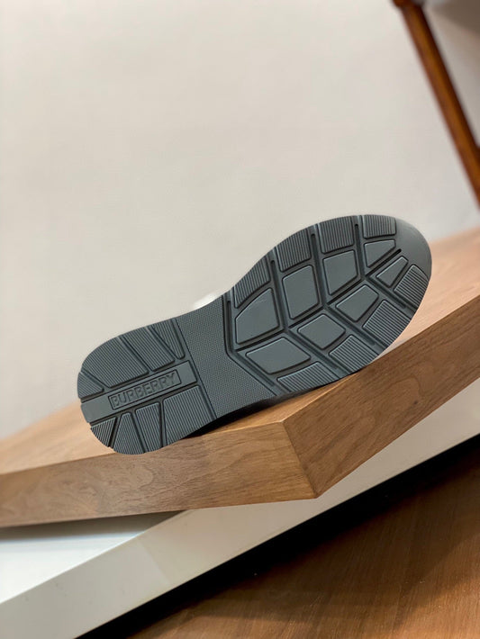 Pronta Entrega – Tênis Modelo Burberry