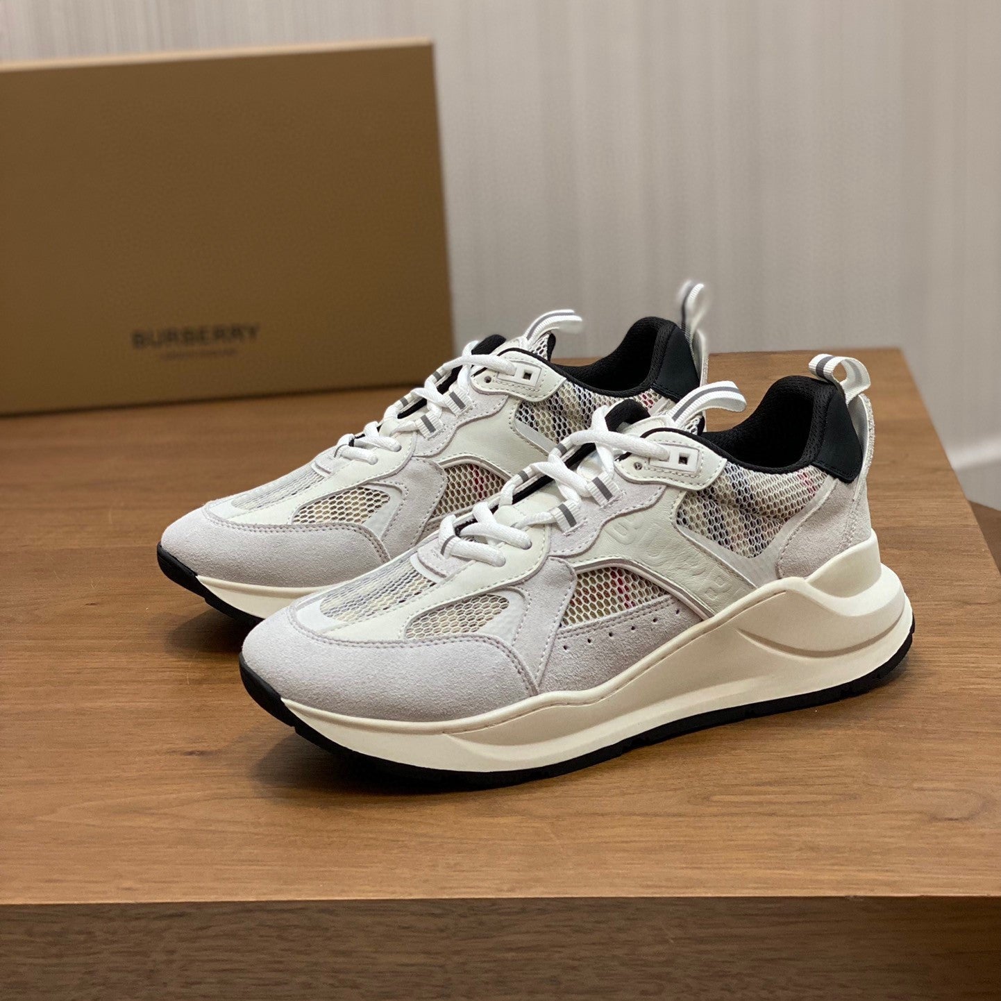 Pronta Entrega – Tênis Modelo Burberry