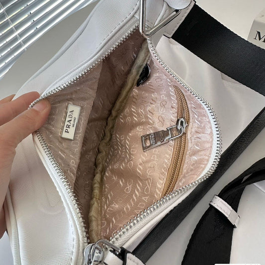 Pronta Entrega – Bolsa Modelo Prada Tiracolo com Placa de Logo