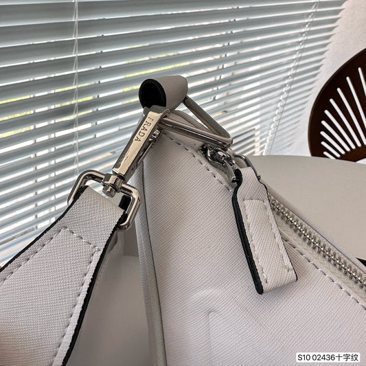 Pronta Entrega – Bolsa Modelo Prada Tiracolo com Placa de Logo