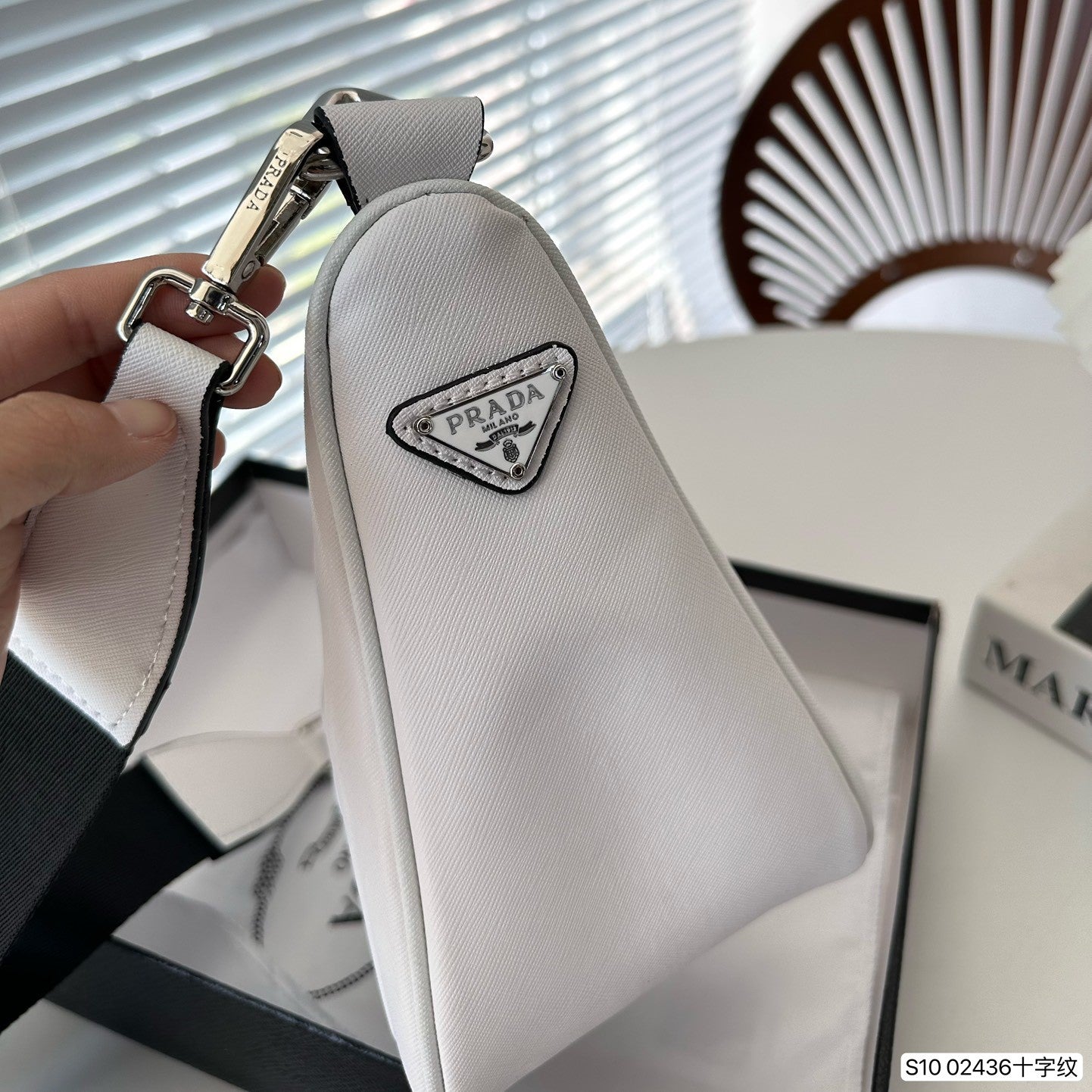 Pronta Entrega – Bolsa Modelo Prada Tiracolo com Placa de Logo