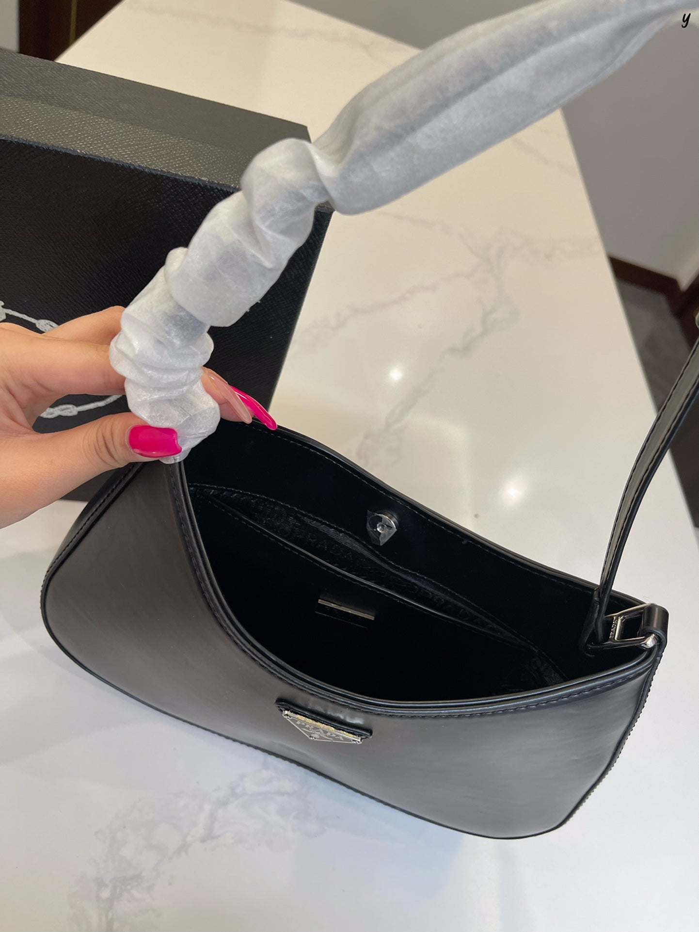 Pronta Entrega – Bolsa Modelo Prada de Ombro Cleo