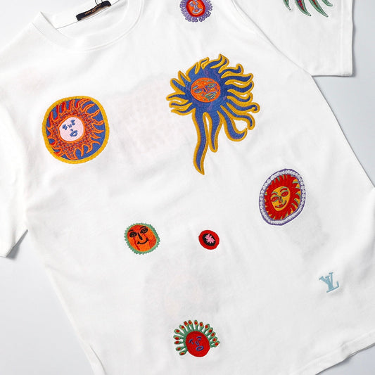 Pronta Entrega – Camiseta Modelo LV x YK Camiseta Bordada Faces