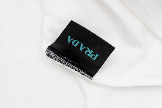 Pronta Entrega – Camiseta Modelo Prada