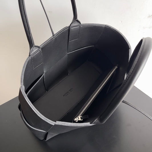 Pronta Entrega – Bolsa Modelo Bottega Arco
