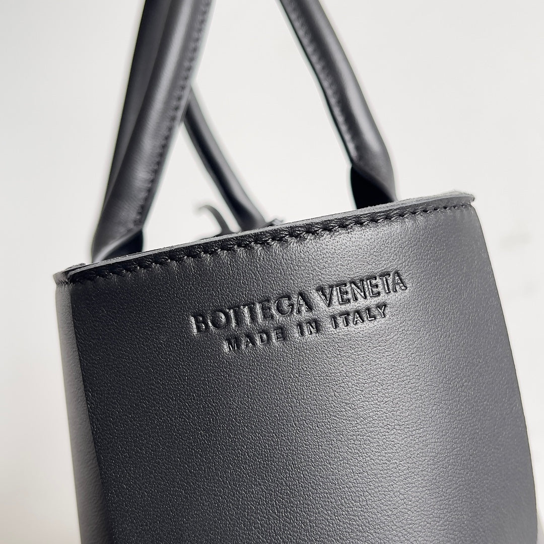 Pronta Entrega – Bolsa Modelo Bottega Arco