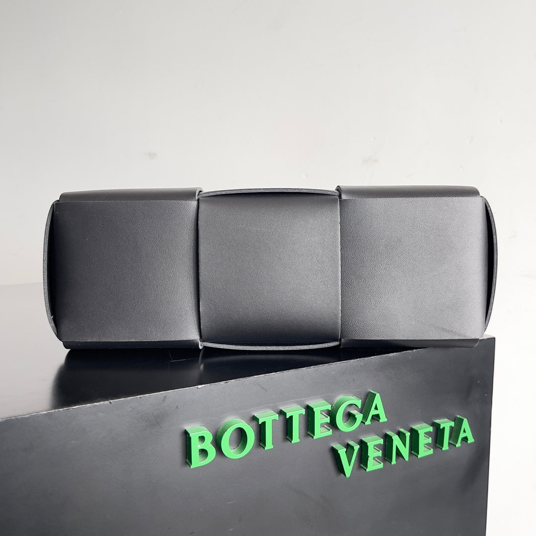 Pronta Entrega – Bolsa Modelo Bottega Arco