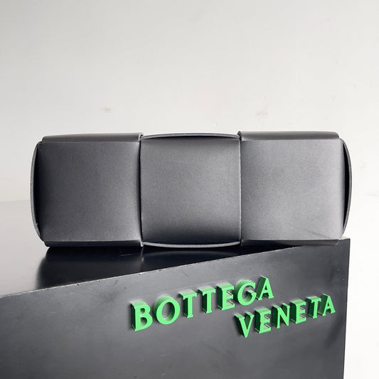 Pronta Entrega – Bolsa Modelo Bottega Arco