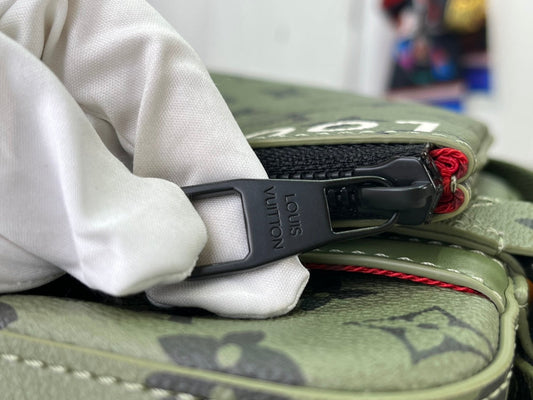 Pronta Entrega – Bolsa Modelo Louis Vuitton Pouchete Voyage Souple