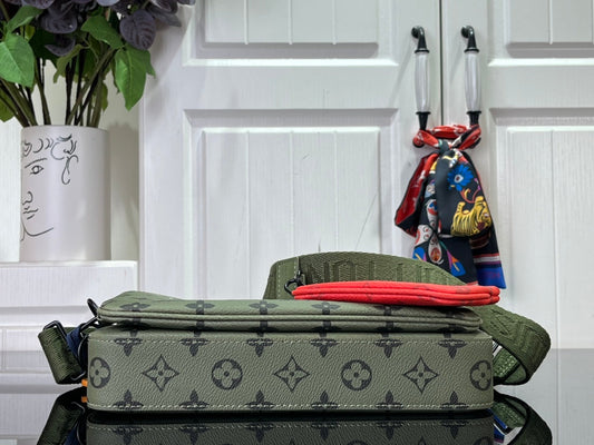 Pronta Entrega – Bolsa Modelo Louis Vuitton Pouchete Voyage Souple