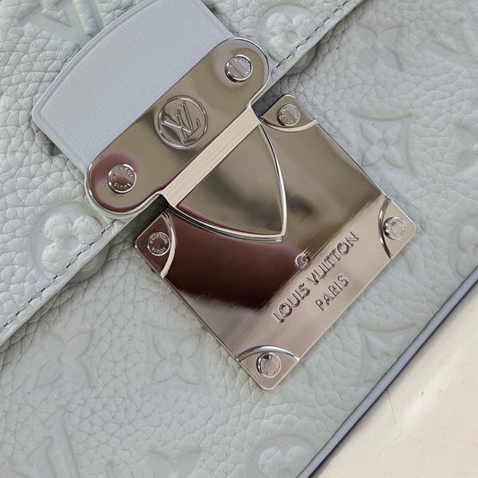 Pronta Entrega – PRONTA-ENTREGA – Bolsa Modelo Louis Vuitton S-Lock em couro com monograma Taurillon