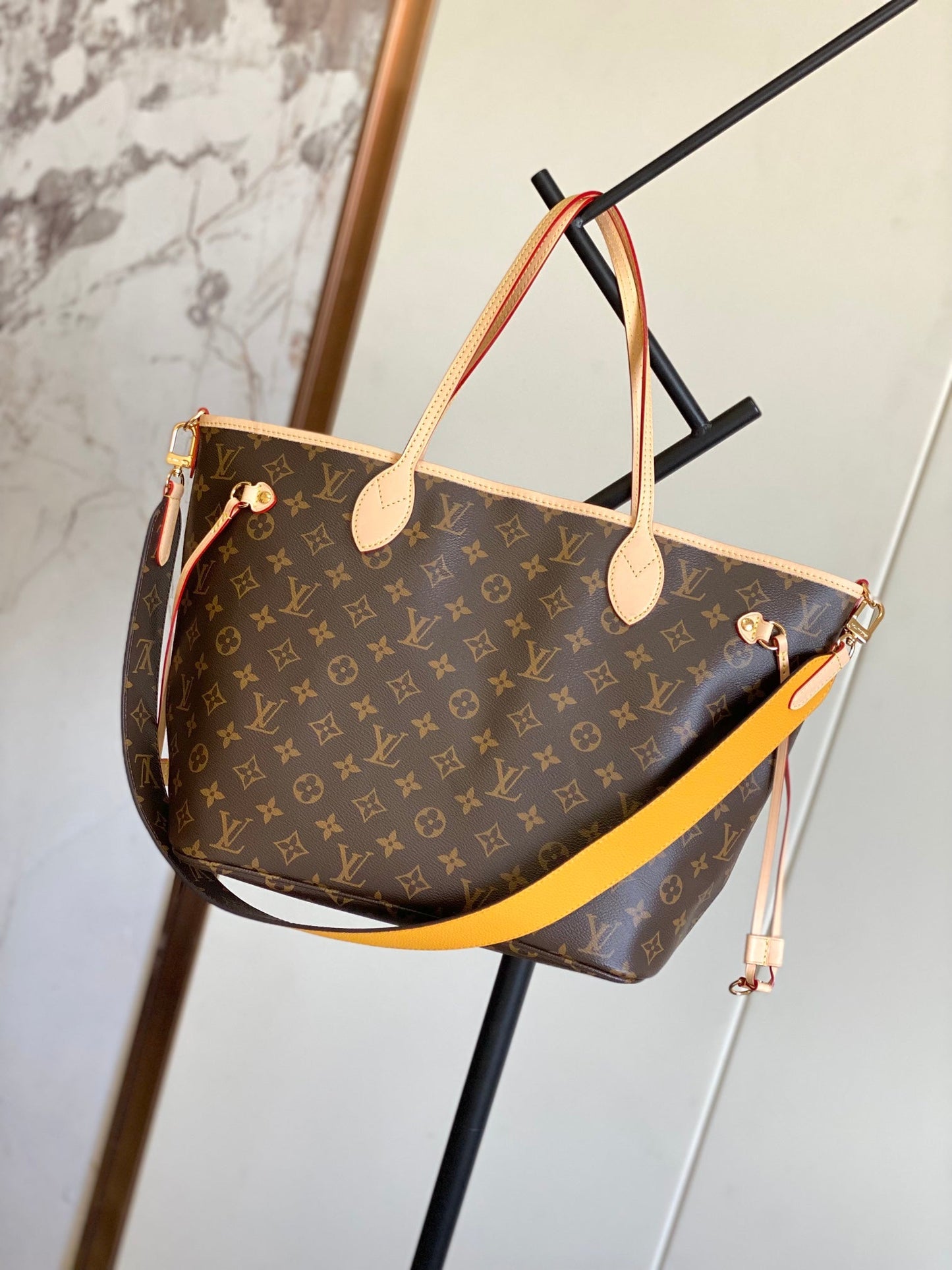 Pronta Entrega – Bolsa Neverfull Bandoulière Inside Out MM
