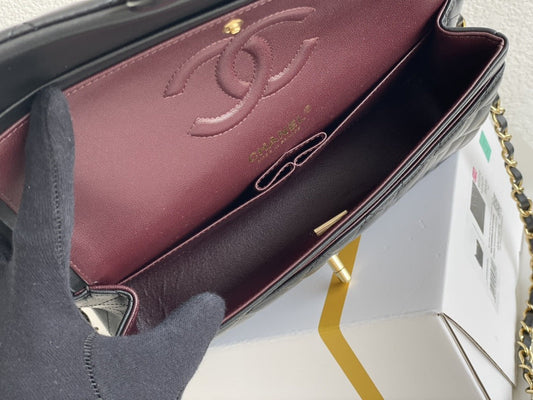 Pronta Entrega – Bolsa Jumbo Classic Double Flap Lambskin Chanel