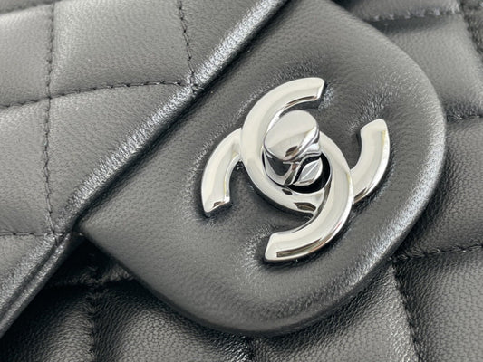 Pronta Entrega – Bolsa Jumbo Classic Double Flap Lambskin Chanel