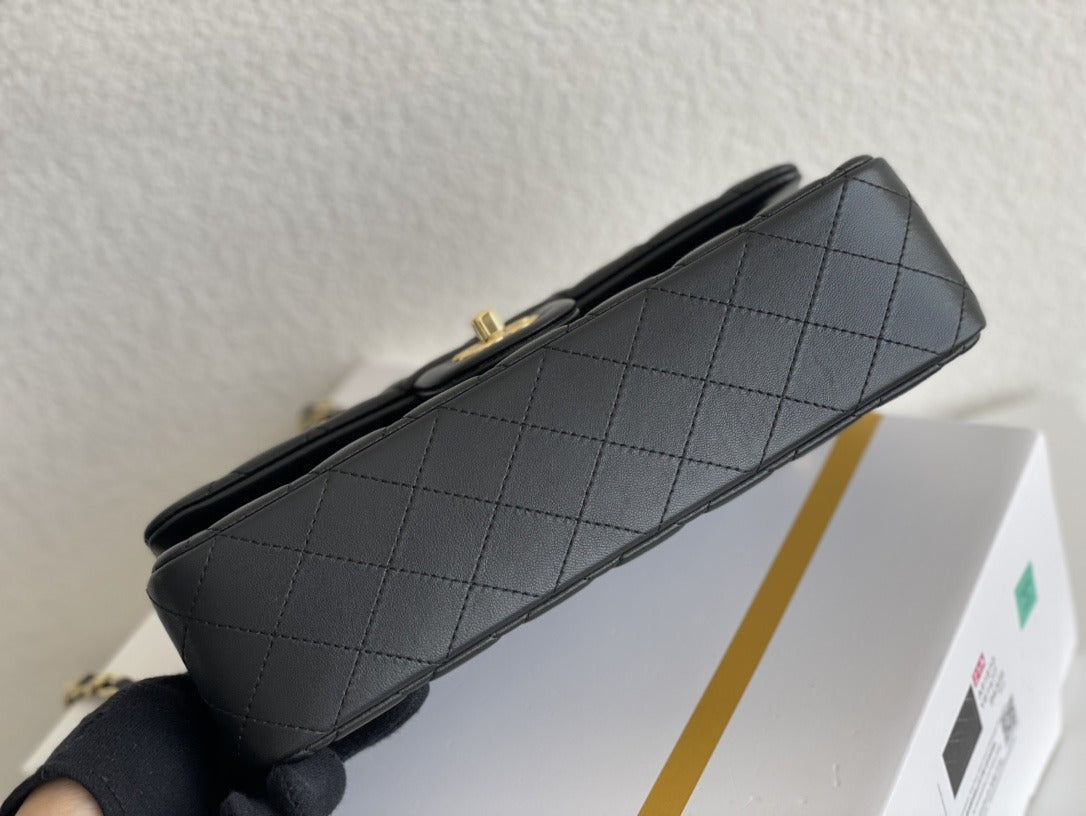 Pronta Entrega – Bolsa Jumbo Classic Double Flap Lambskin Chanel