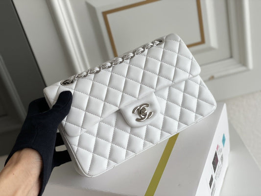 Pronta Entrega – Bolsa Jumbo Classic Double Flap Lambskin Chanel