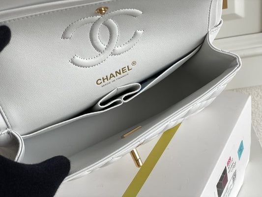 Pronta Entrega – Bolsa Jumbo Classic Double Flap Lambskin Chanel