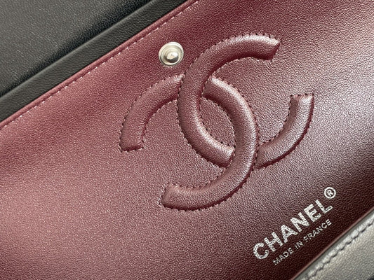 Pronta Entrega – Bolsa Jumbo Classic Double Flap Lambskin Chanel
