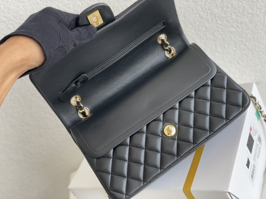 Pronta Entrega – Bolsa Jumbo Classic Double Flap Lambskin Chanel