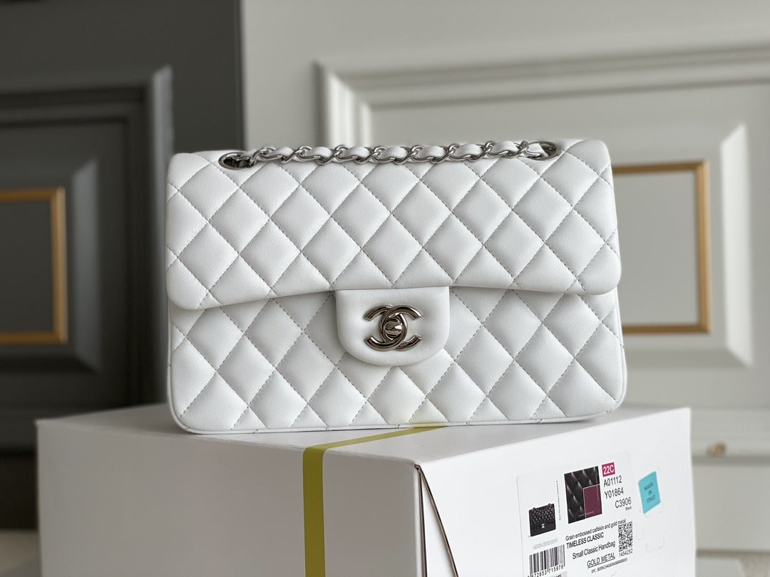 Pronta Entrega – Bolsa Jumbo Classic Double Flap Lambskin Chanel