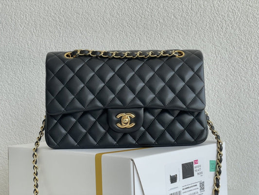 Pronta Entrega – Bolsa Jumbo Classic Double Flap Lambskin Chanel