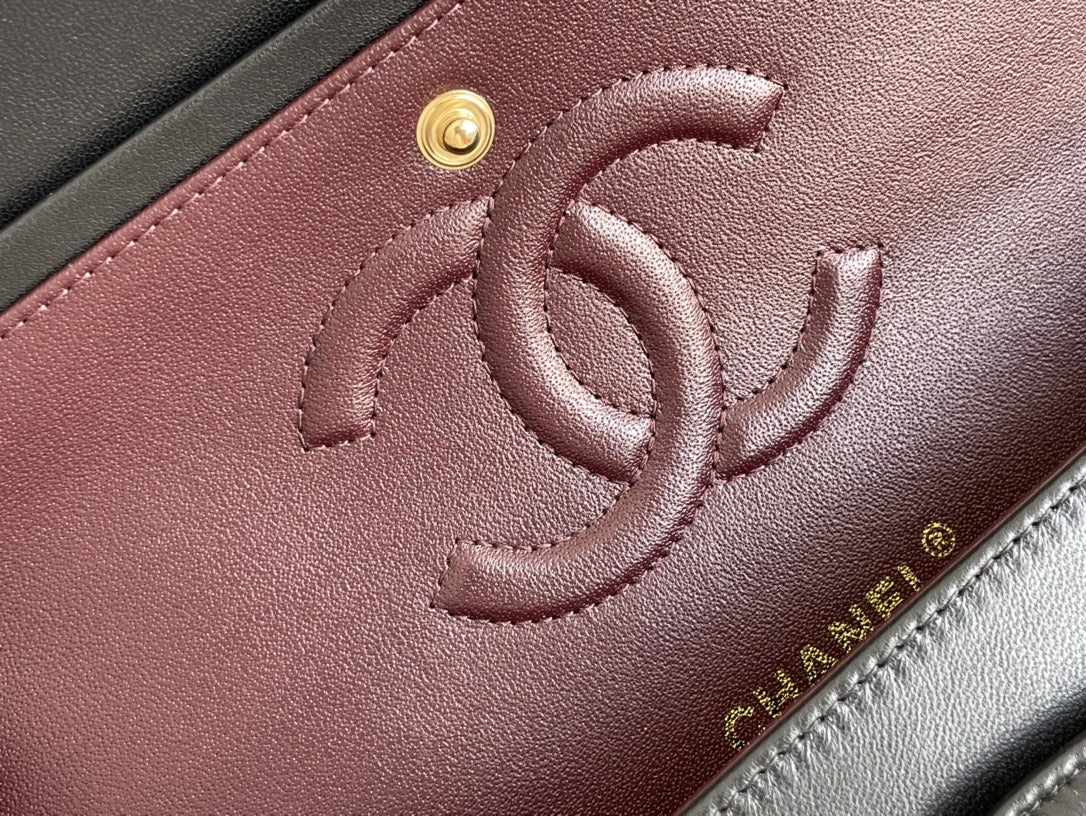 Pronta Entrega – Bolsa Jumbo Classic Double Flap Lambskin Chanel