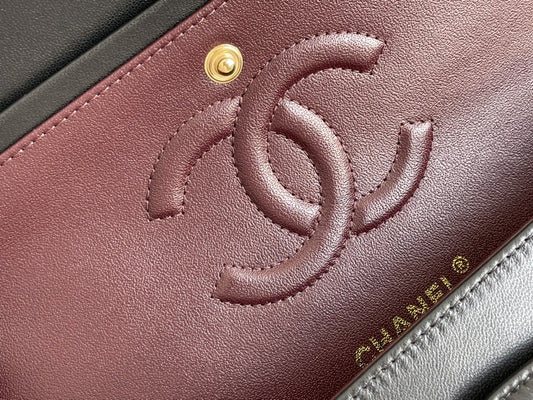 Pronta Entrega – Bolsa Jumbo Classic Double Flap Lambskin Chanel