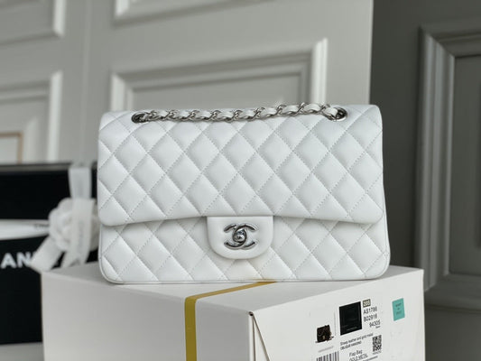 Pronta Entrega – Bolsa Jumbo Classic Double Flap Lambskin Chanel